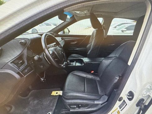 Used 2024 Lexus ES 300h w/ Premium Package FWD image 4