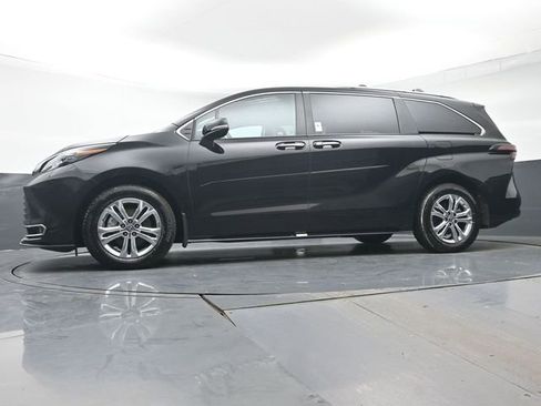 Certified 2024 Toyota Sienna Platinum image 41