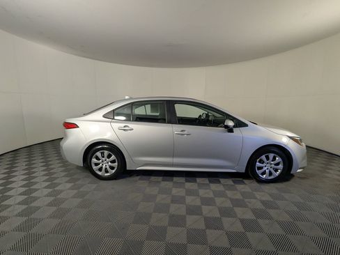 Used 2020 Toyota Corolla LE image 4