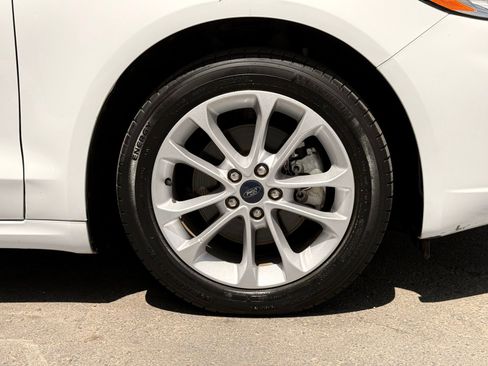 Used 2020 Ford Fusion SE FWD image 11