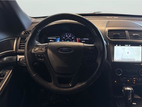 Certified 2018 Ford Explorer XLT w/ Equipment Group 201A AWD/4WD image 13