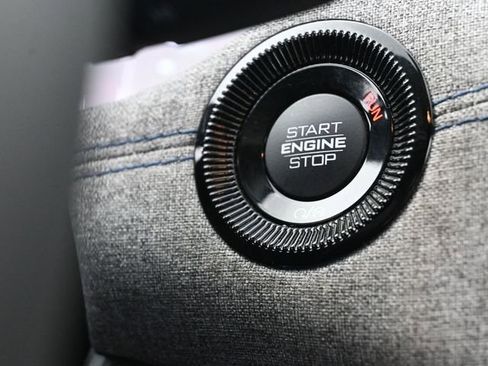 Used 2024 Jeep Compass Latitude image 24