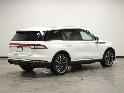 Used 2020 Lincoln Aviator Reserve w/ Equipment Group 202A image 8