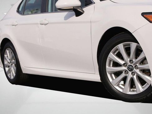 Used 2019 Toyota Camry L image 3