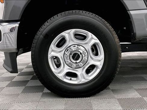 Used 2025 Ford F250 XLT image 9