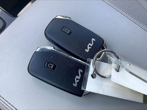 Used 2022 Kia Sorento S FWD image 11