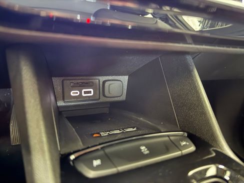 Used 2023 Chevrolet Bolt EUV LT w/ Convenience Package FWD image 18
