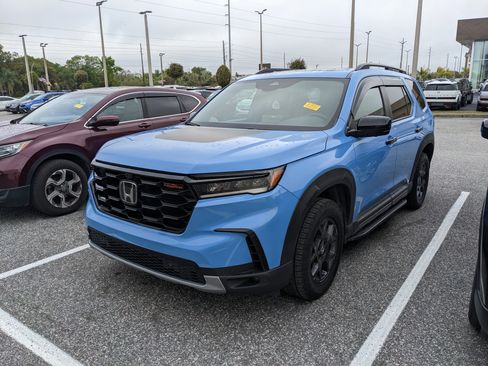 Used 2023 Honda Pilot TrailSport image 1