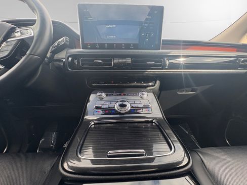 Certified 2022 Lincoln Nautilus Reserve image 11