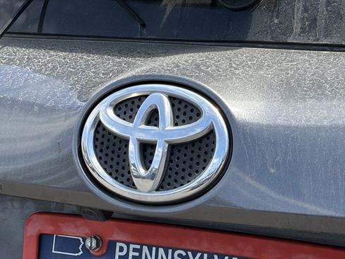 Used 2017 Toyota RAV4 LE w/ All Weather Liner Package AWD/4WD image 4