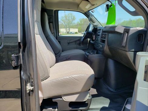 Used 2018 Chevrolet Express 2500 w/ Driver Convenience Package RWD image 16