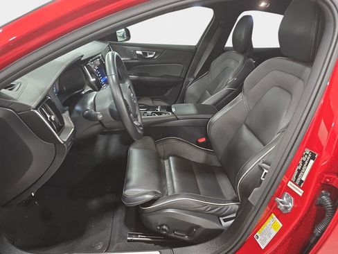 Used 2022 Volvo S60 T8 R-Design image 14