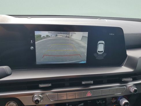 Used 2025 Kia Telluride LX FWD image 18