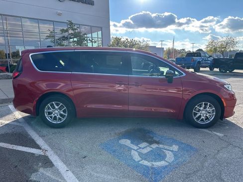 New 2026 Chrysler Pacifica Select image 36
