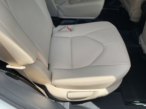 Used 2023 Toyota Highlander Limited AWD/4WD image 20