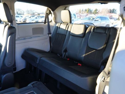 Used 2020 Dodge Grand Caravan SXT w/ Rear Park Assist Package image 26