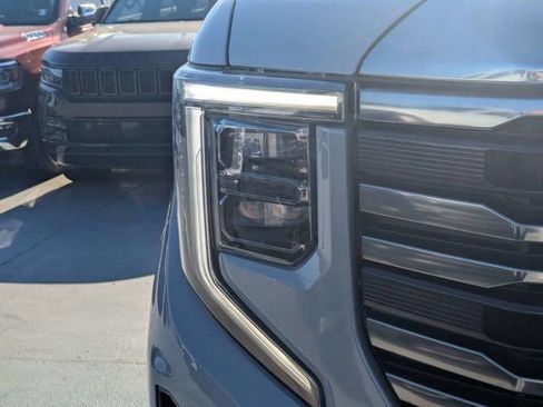 Used 2024 GMC Sierra 1500 AT4 w/ Technology Package AWD/4WD image 10