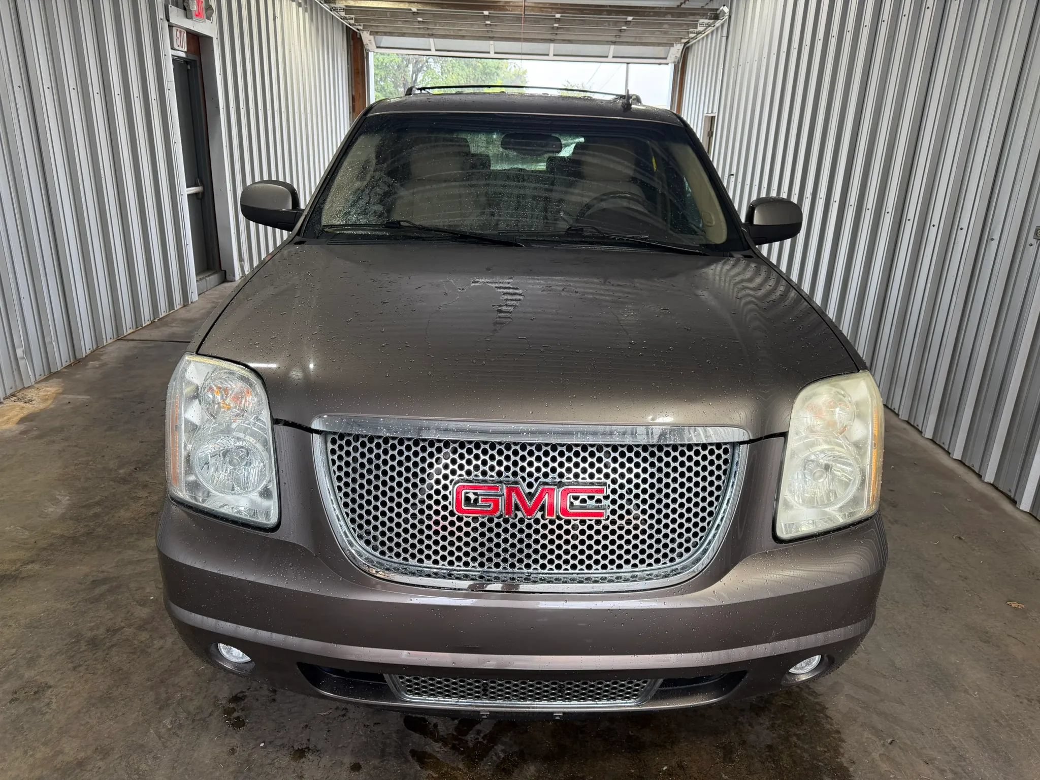 Used 2014 GMC Yukon Denali AWD/4WD image 3