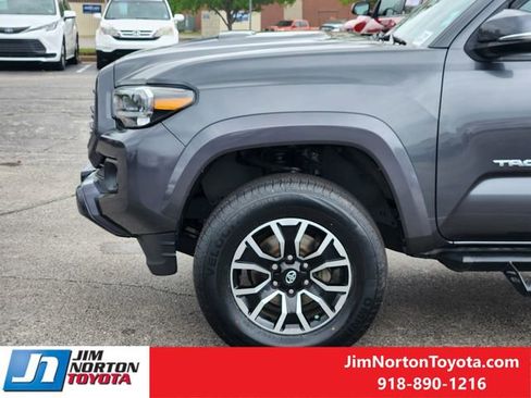Used 2021 Toyota Tacoma TRD Sport w/ Technology Package image 9