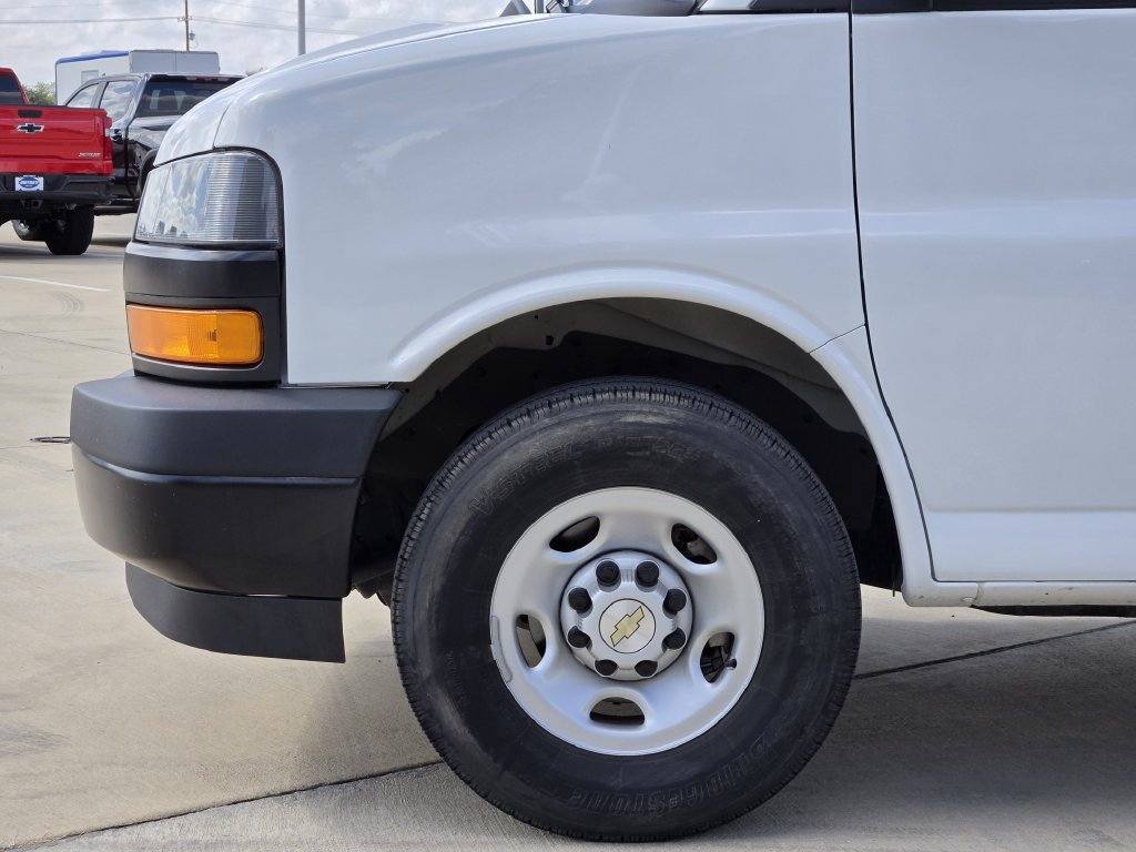 Used 2024 Chevrolet Express 3500 Extended RWD image 8