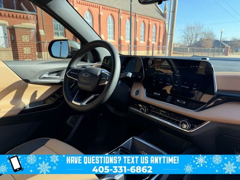 Used 2026 Chevrolet Equinox ACTIV w/ Convenience Package III image 3