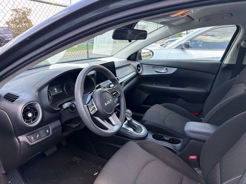 Used 2024 Kia Forte LXS w/ LXS Technology Package FWD image 6