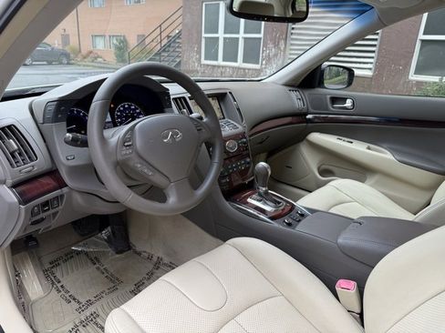 Used 2011 INFINITI G37 x w/ Premium Pkg image 9