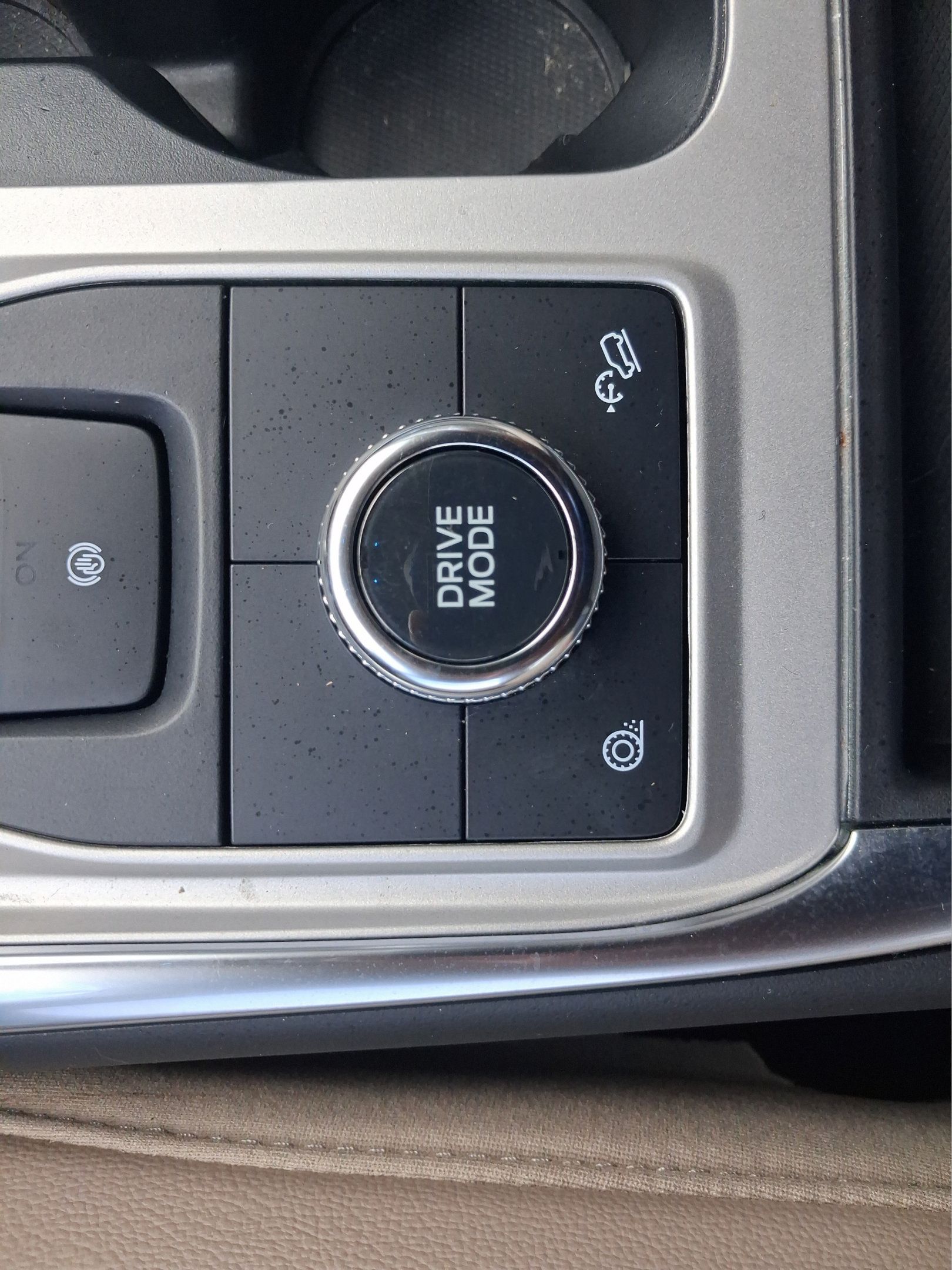 Used 2023 Ford Explorer Limited w/ Hybrid Equipment Group 310A AWD/4WD image 18