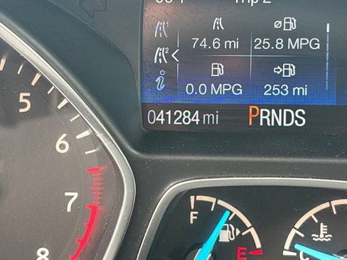 Used 2019 Ford Escape SE FWD image 16