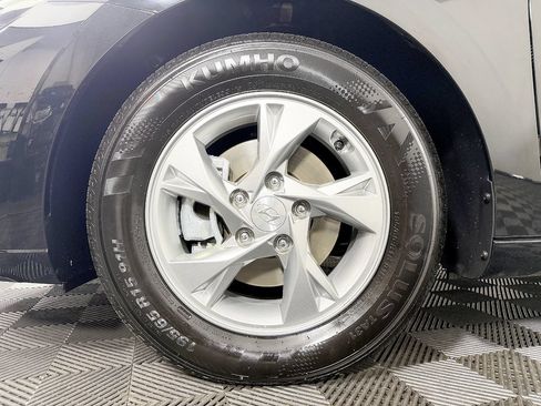 Used 2022 Hyundai Elantra SE FWD image 24