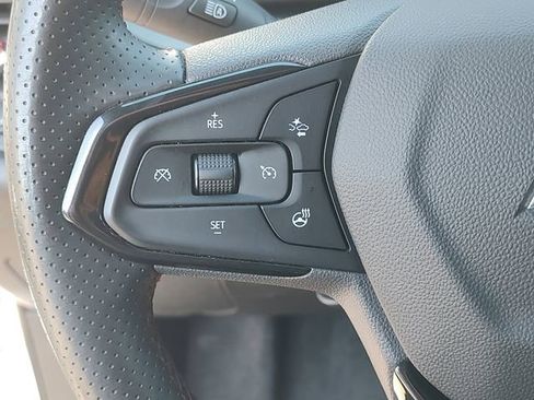 Used 2025 Chevrolet Trax RS w/ Sunroof Package FWD image 20