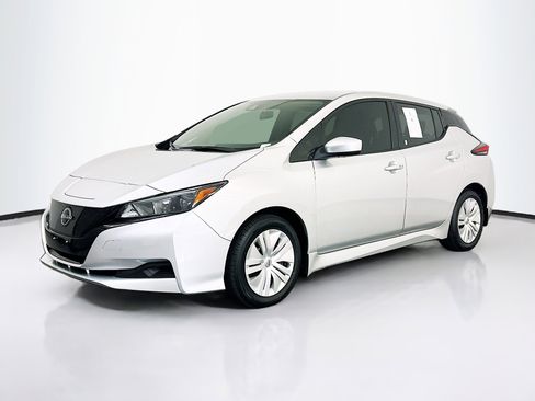Used 2024 Nissan Leaf S FWD image 3