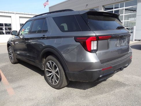 Used 2025 Ford Explorer ST-Line image 5