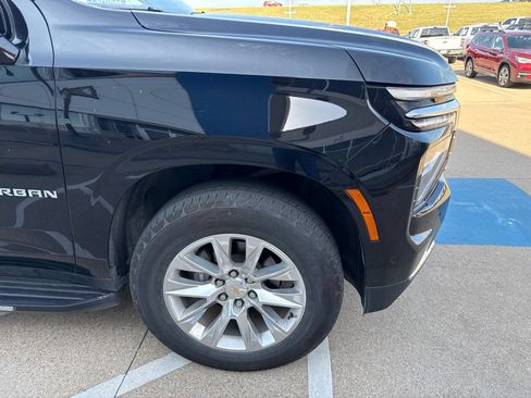 Used 2025 Chevrolet Suburban Premier AWD/4WD image 4