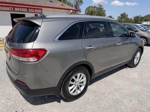 Used 2017 Kia Sorento FWD w/ LX Convenience Package image 3