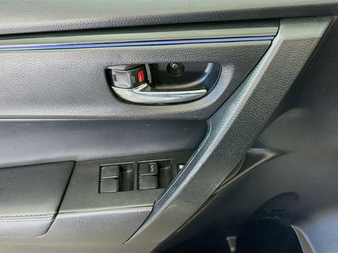 Used 2018 Toyota Corolla SE w/ SE Premium Package image 24