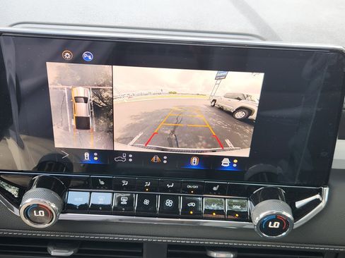 New 2025 Chevrolet Colorado LT w/ LT Convenience Package image 13