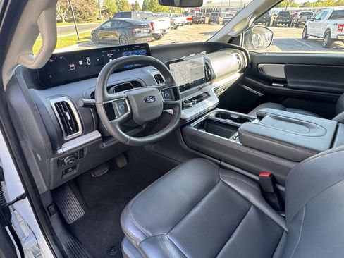 Used 2025 Ford Expedition Active AWD/4WD image 55