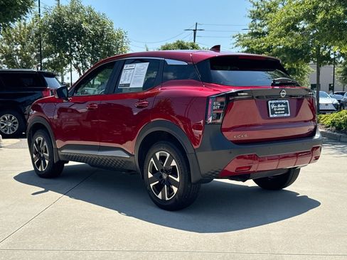 Used 2025 Nissan Kicks SV AWD/4WD image 6
