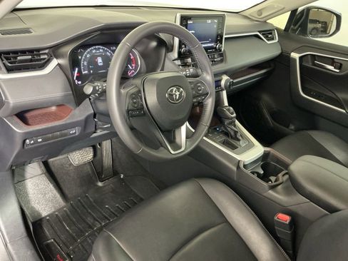 Used 2019 Toyota RAV4 Limited image 23
