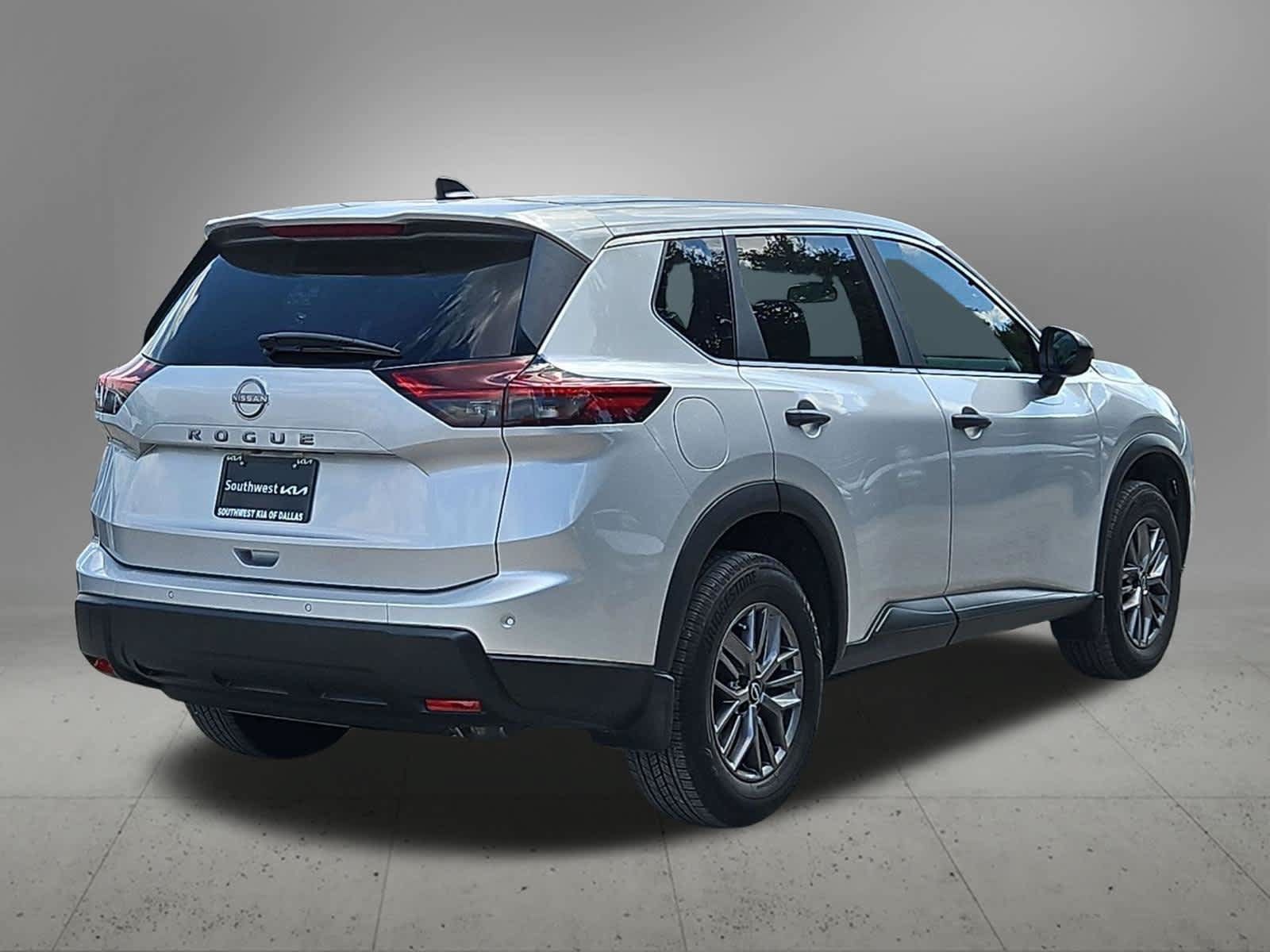 Used 2025 Nissan Rogue S FWD image 6