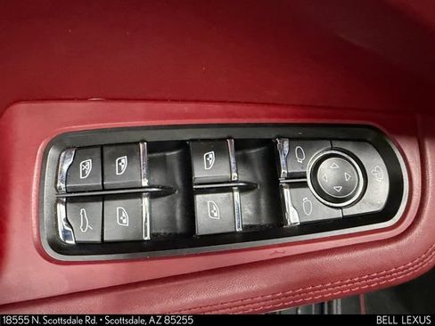 Used 2022 Porsche Macan S AWD/4WD image 16