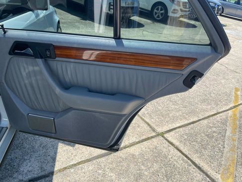 Used 1992 Mercedes-Benz 300 E 3.0 image 18