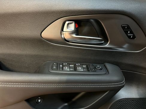 New 2026 Chrysler Pacifica Select image 10