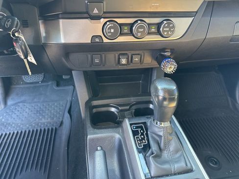 Used 2020 Toyota Tacoma SR5 image 22