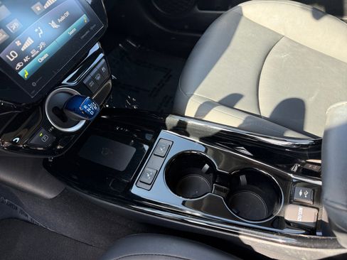 Used 2022 Toyota Prius Prime XLE FWD image 13
