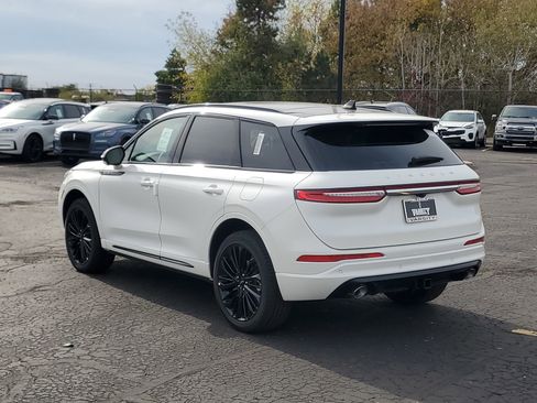 New 2026 Lincoln Corsair Premiere image 3