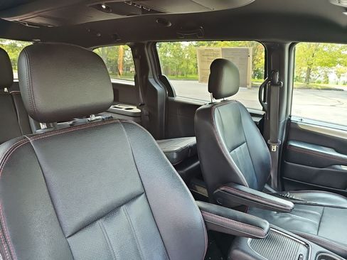 Used 2019 Dodge Grand Caravan GT FWD image 11