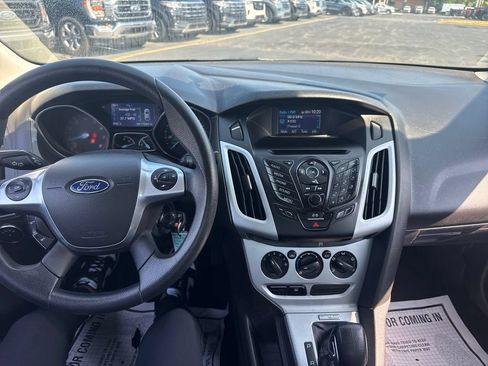 Used 2014 Ford Focus SE FWD image 37