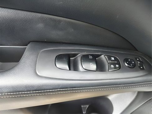 Used 2017 Nissan Pathfinder Platinum w/ Midnight Edition Package image 12